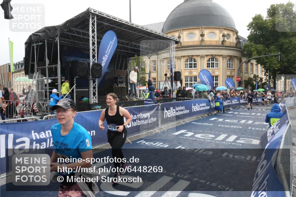 30.06.2024 - hella hamburg halbmarathon Michael Strokosch http://msf.ph/oto/6448269 30.06.2024 12:25:03 Ziel 3721, 5470 meine-sportfotos.de