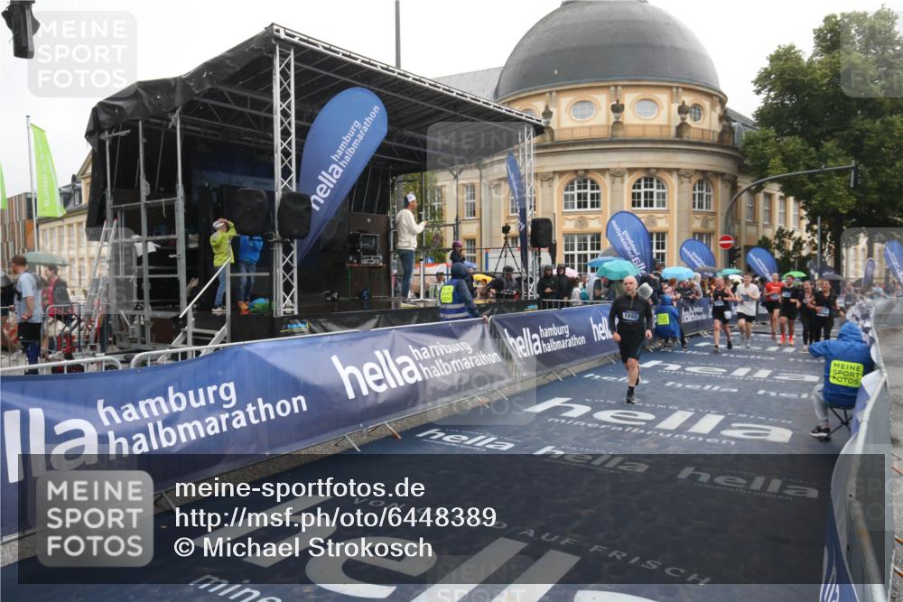 30.06.2024 - hella hamburg halbmarathon Michael Strokosch http://msf.ph/oto/6448389 30.06.2024 12:25:08 Ziel 1892, 1903, 2938, 2939, 3125, 4344, 11607 meine-sportfotos.de
