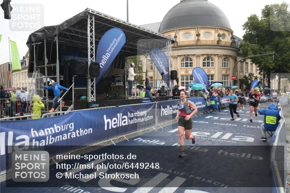 30.06.2024 - hella hamburg halbmarathon Michael Strokosch http://msf.ph/oto/6449248 30.06.2024 12:25:19 Ziel 667, 5710, 8208, 9361, 9936, 10594 meine-sportfotos.de