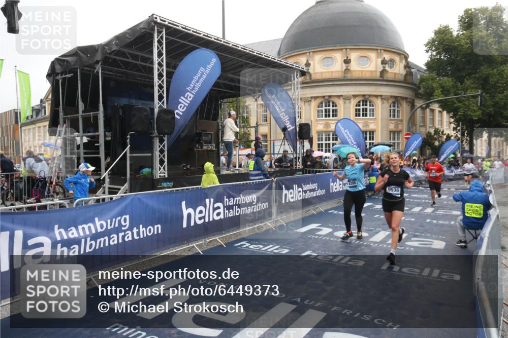 30.06.2024 - hella hamburg halbmarathon Michael Strokosch http://msf.ph/oto/6449373 30.06.2024 12:25:21 Ziel 667, 5710, 7653, 8014, 8208, 9361, 9936, 10594 meine-sportfotos.de