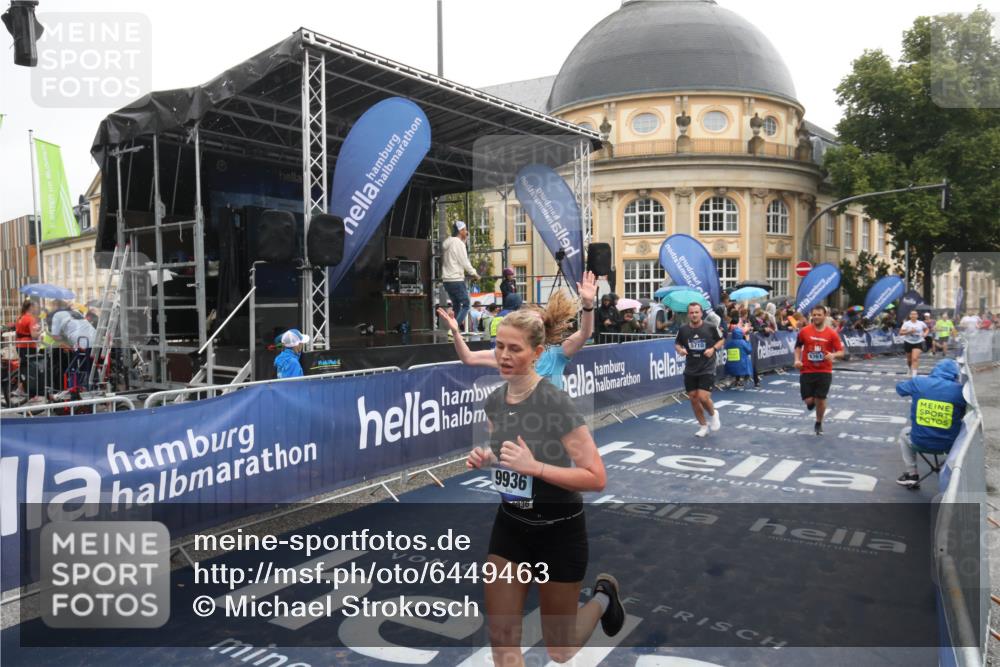 30.06.2024 - hella hamburg halbmarathon Michael Strokosch http://msf.ph/oto/6449463 30.06.2024 12:25:22 Ziel 667, 5710, 7653, 8014, 8208, 9361, 9936, 10594 meine-sportfotos.de