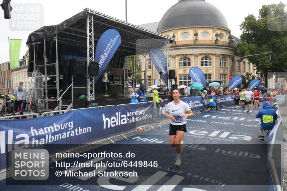 30.06.2024 - hella hamburg halbmarathon Michael Strokosch http://msf.ph/oto/6449846 30.06.2024 12:25:28 Ziel 2860, 3672, 7353, 7653, 8014, 9337, 10077, 11624, 12146, 12147 meine-sportfotos.de