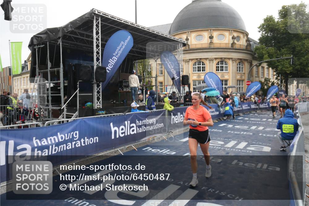 30.06.2024 - hella hamburg halbmarathon Michael Strokosch http://msf.ph/oto/6450487 30.06.2024 12:25:37 Ziel 2860, 3688, 3689, 3934, 11193, 11624, 12146, 12147 meine-sportfotos.de