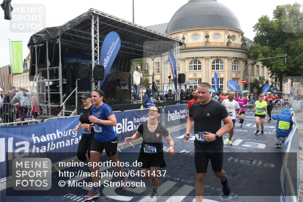 30.06.2024 - hella hamburg halbmarathon Michael Strokosch http://msf.ph/oto/6451437 30.06.2024 12:25:57 Ziel 601, 705, 706, 1118, 2553, 2913, 4169, 4801, 7117, 7799, 8056, 12131 meine-sportfotos.de