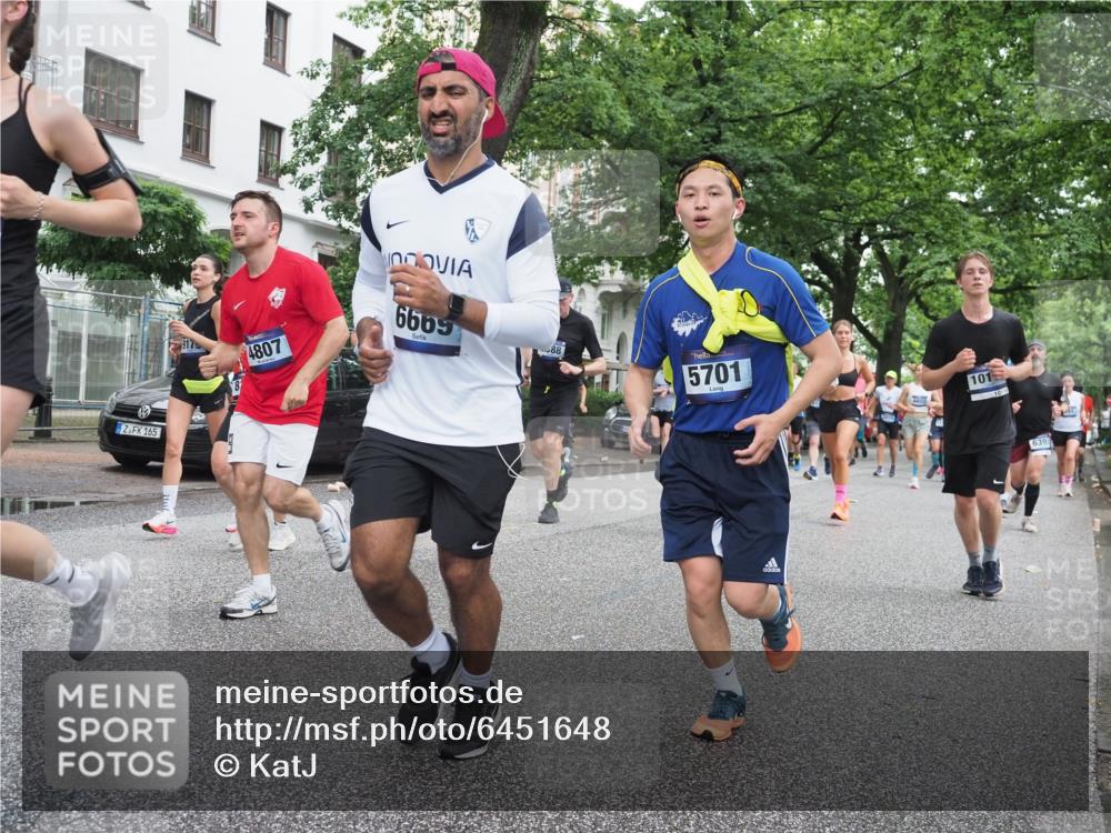 30.06.2024 - hella hamburg halbmarathon KatJ http://msf.ph/oto/6451648 30.06.2024 10:41:45 Laufen KM 15 691, 778, 969, 1062, 1331, 1486, 1517, 1601, 1680, 1690, 2196, 2369, 2388, 2944, 3378, 3506, 3646, 3727, 3729, 3730, 3910, 3911, 4807, 5073, 5701, 5779, 6178, 6318, 6378, 6379, 6391, 6597, 6602, 6650, 6669, 6839, 6840, 6899, 7325, 7342, 7347, 7416, 7578, 7685, 7739, 8123, 8180, 8184, 8426, 8603, 8968, 9179, 9334, 9436, 9729, 10029, 10116, 10462, 10687, 10864, 11174, 11176, 11199, 11200, 11238, 11504, 11732, 12013, 13108, 13273, 13359 meine-sportfotos.de