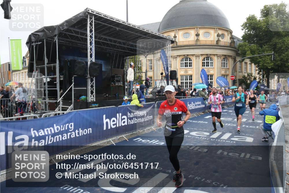 30.06.2024 - hella hamburg halbmarathon Michael Strokosch http://msf.ph/oto/6451717 30.06.2024 12:26:01 Ziel 601, 2913, 4169, 5670, 6492, 7117, 7799, 8286, 9623, 12131 meine-sportfotos.de