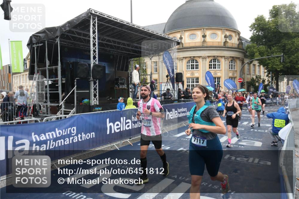 30.06.2024 - hella hamburg halbmarathon Michael Strokosch http://msf.ph/oto/6451812 30.06.2024 12:26:03 Ziel 4169, 5670, 6026, 6492, 7117, 8286, 9623, 12131 meine-sportfotos.de