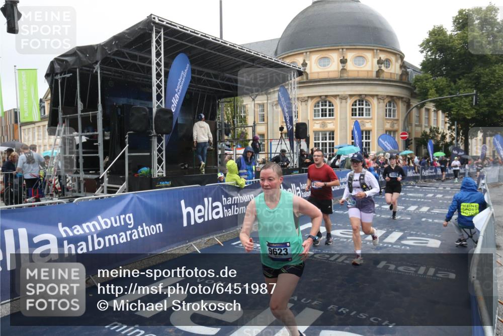 30.06.2024 - hella hamburg halbmarathon Michael Strokosch http://msf.ph/oto/6451987 30.06.2024 12:26:06 Ziel 5670, 6026, 6492, 8286, 9623 meine-sportfotos.de