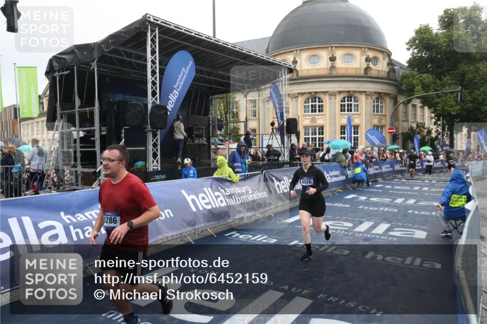 30.06.2024 - hella hamburg halbmarathon Michael Strokosch http://msf.ph/oto/6452159 30.06.2024 12:26:08 Ziel 4919, 5670, 6026, 8286, 9623 meine-sportfotos.de