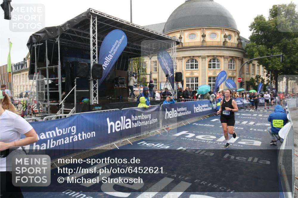 30.06.2024 - hella hamburg halbmarathon Michael Strokosch http://msf.ph/oto/6452621 30.06.2024 12:26:18 Ziel 8708, 10463, 11864 meine-sportfotos.de