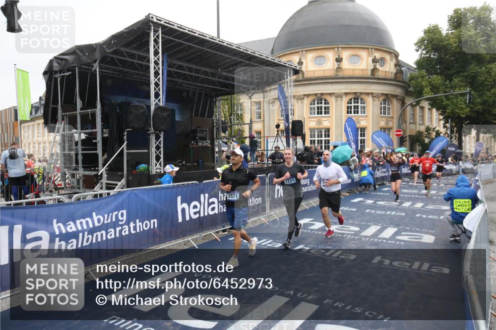 30.06.2024 - hella hamburg halbmarathon Michael Strokosch http://msf.ph/oto/6452973 30.06.2024 12:26:25 Ziel 2571, 5540, 7731, 8179, 8517, 9967 meine-sportfotos.de