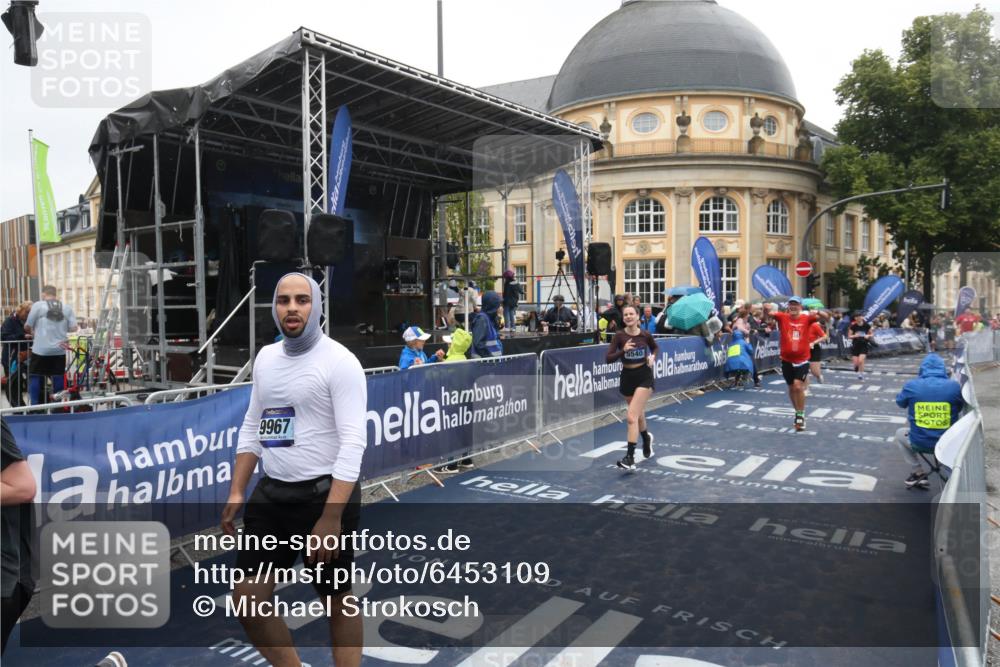 30.06.2024 - hella hamburg halbmarathon Michael Strokosch http://msf.ph/oto/6453109 30.06.2024 12:26:27 Ziel 2571, 5019, 5540, 7731, 8179, 8517, 9011, 9967 meine-sportfotos.de