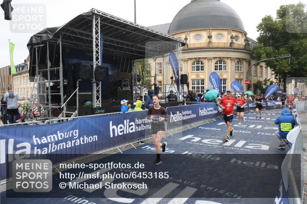 30.06.2024 - hella hamburg halbmarathon Michael Strokosch http://msf.ph/oto/6453185 30.06.2024 12:26:28 Ziel 2571, 5019, 5540, 7731, 8179, 8517, 9011, 9967 meine-sportfotos.de