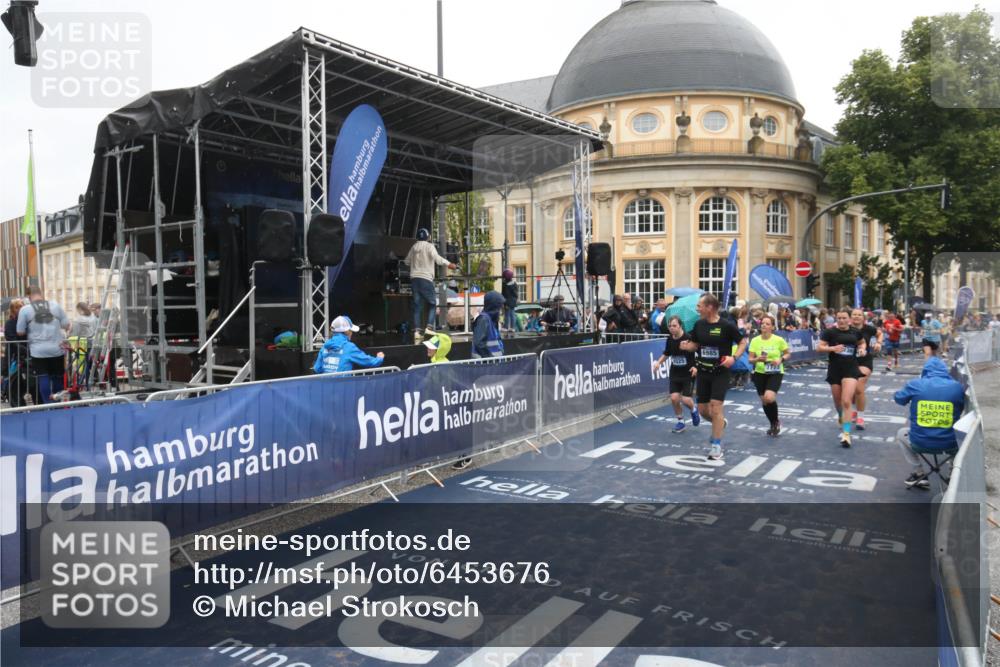 30.06.2024 - hella hamburg halbmarathon Michael Strokosch http://msf.ph/oto/6453676 30.06.2024 12:26:38 Ziel 4202, 6985, 7773, 9325, 13135, 13136 meine-sportfotos.de