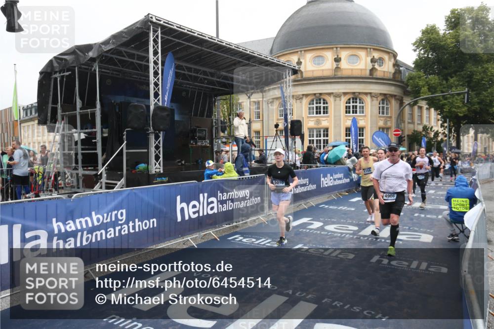 30.06.2024 - hella hamburg halbmarathon Michael Strokosch http://msf.ph/oto/6454514 30.06.2024 12:26:50 Ziel 3737, 4906, 4940, 5010, 6825, 7037, 8358, 11784, 12516 meine-sportfotos.de