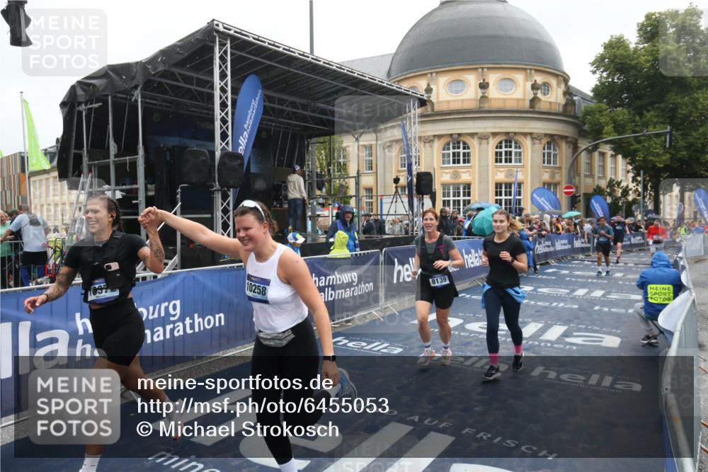 30.06.2024 - hella hamburg halbmarathon Michael Strokosch http://msf.ph/oto/6455053 30.06.2024 12:26:58 Ziel 3737, 5380, 8139, 8140, 10258, 10372, 11302 meine-sportfotos.de