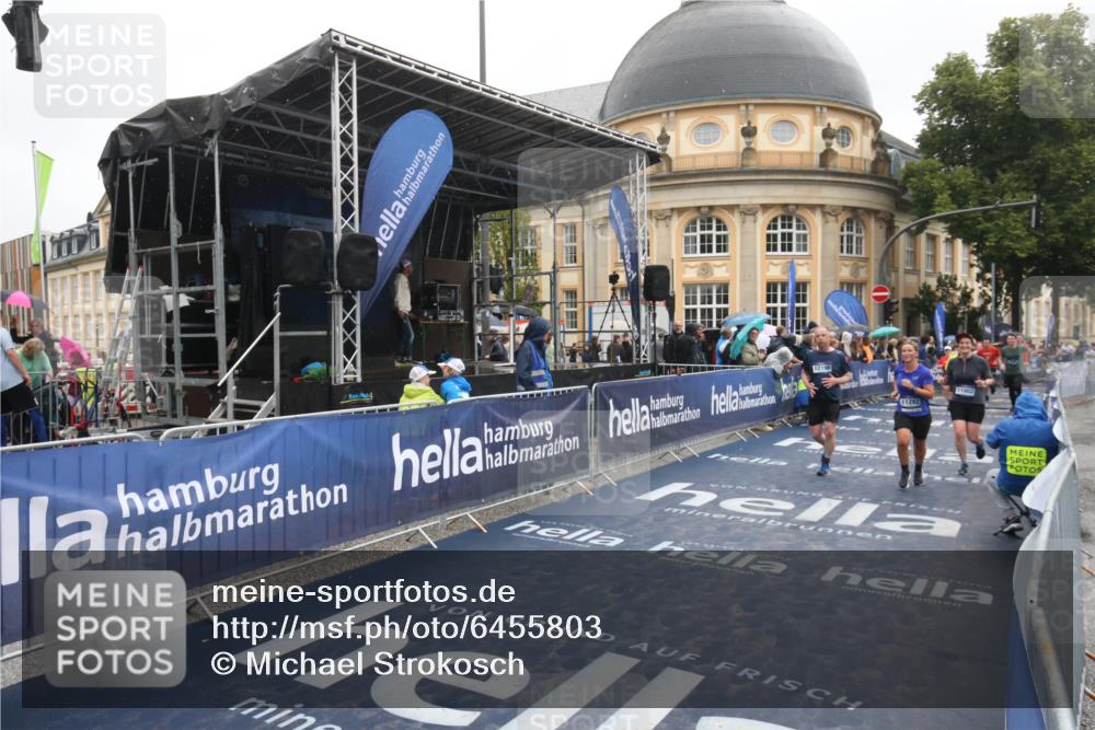 30.06.2024 - hella hamburg halbmarathon Michael Strokosch http://msf.ph/oto/6455803 30.06.2024 12:27:14 Ziel 5503, 5804, 5805, 6516, 10333, 10551, 11002, 11292, 11412, 12196 meine-sportfotos.de
