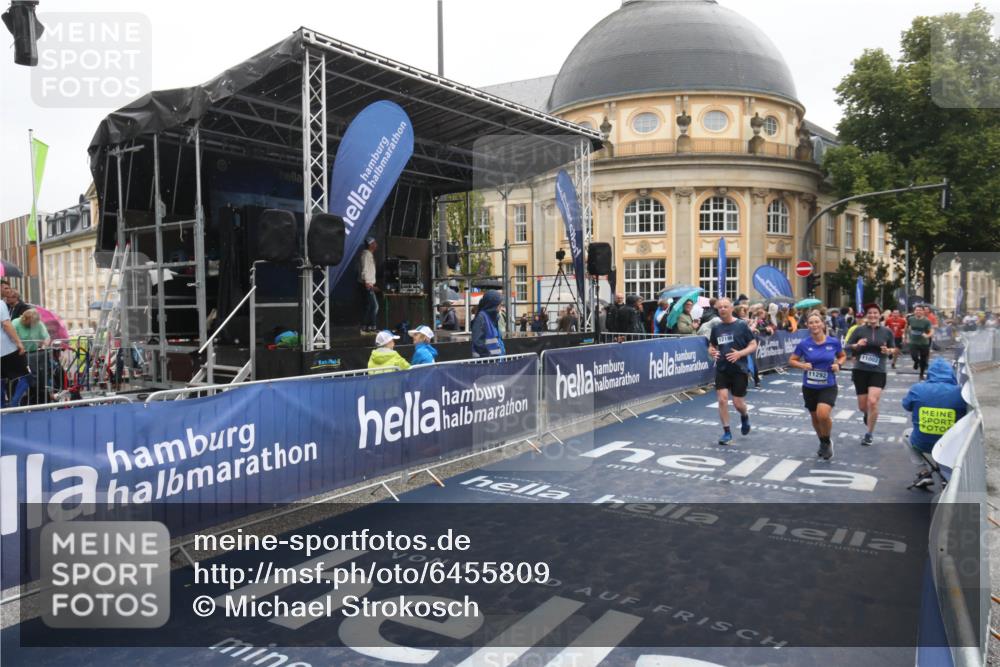 30.06.2024 - hella hamburg halbmarathon Michael Strokosch http://msf.ph/oto/6455809 30.06.2024 12:27:15 Ziel 3887, 5503, 5804, 5805, 6516, 11002, 11292, 11412, 12196 meine-sportfotos.de