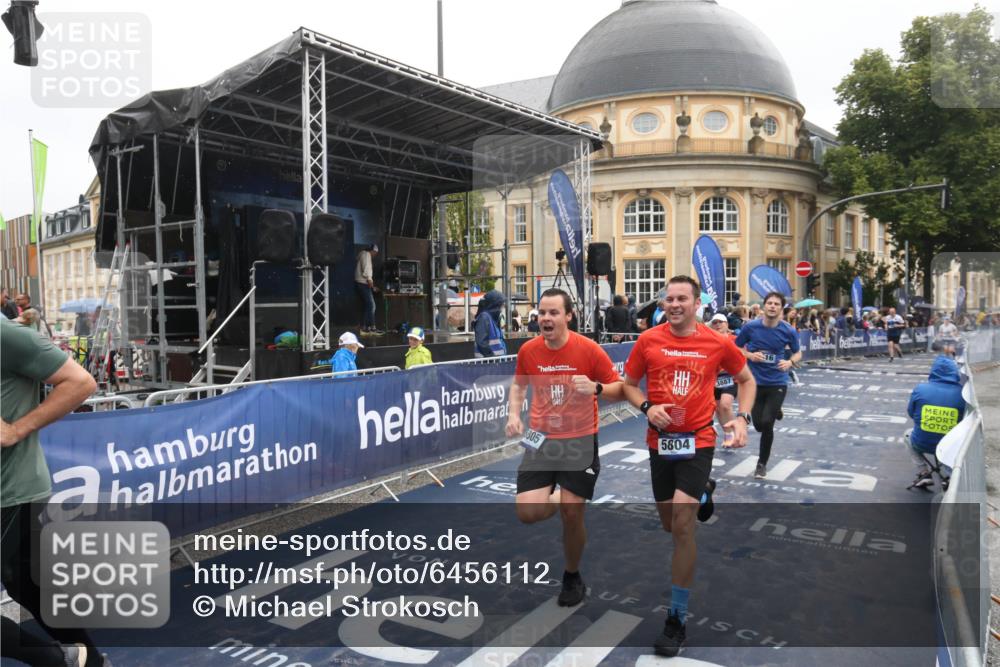 30.06.2024 - hella hamburg halbmarathon Michael Strokosch http://msf.ph/oto/6456112 30.06.2024 12:27:20 Ziel 1716, 1909, 3887, 5503, 5804, 5805, 6516, 11002, 11292, 11412, 12196 meine-sportfotos.de