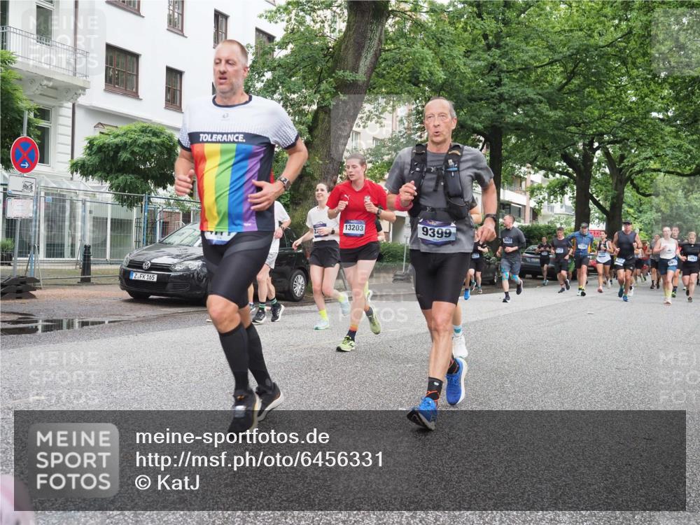 30.06.2024 - hella hamburg halbmarathon KatJ http://msf.ph/oto/6456331 30.06.2024 10:42:37 Laufen KM 15 820, 848, 903, 1082, 1308, 1395, 1758, 2141, 2144, 2159, 2366, 2367, 2762, 3007, 3126, 3862, 3933, 3939, 4105, 4773, 4777, 5057, 5371, 5745, 6174, 6409, 6583, 6722, 6739, 6816, 6846, 6914, 7686, 7732, 8001, 8086, 9399, 9909, 10068, 10675, 11045, 11201, 11316, 11317, 11824, 11954, 12056, 12185, 13203 meine-sportfotos.de