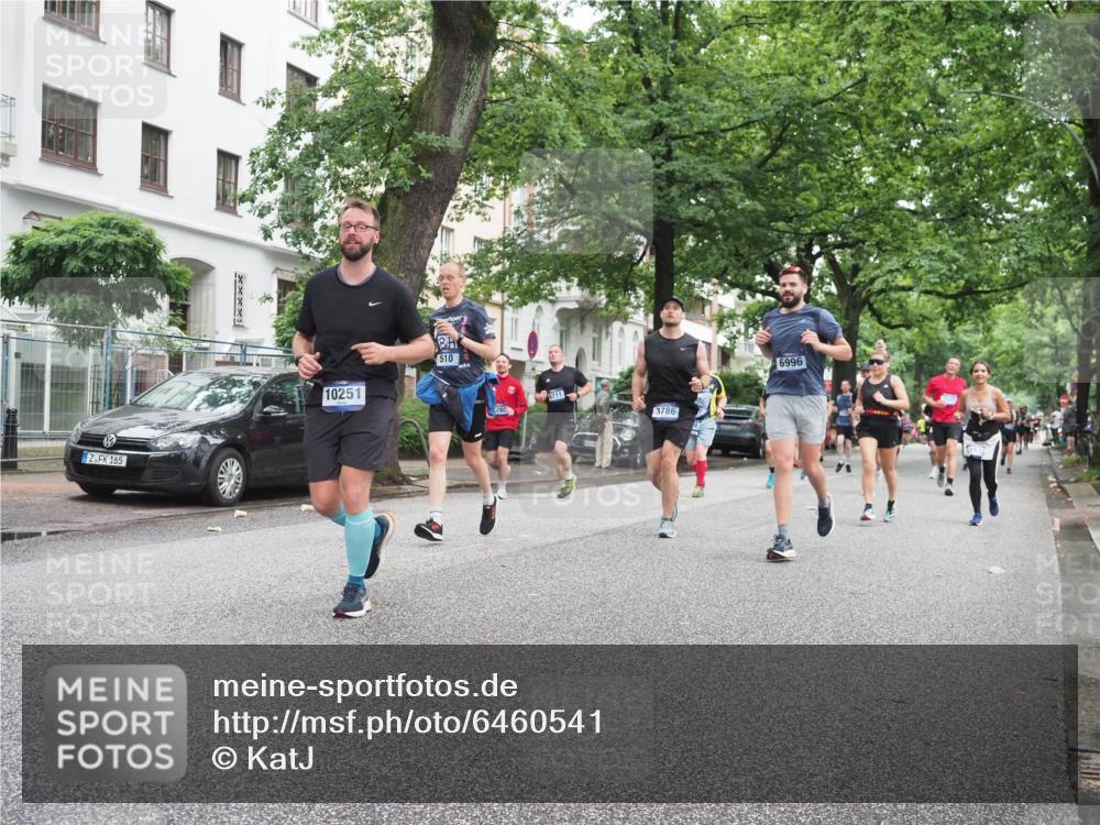 30.06.2024 - hella hamburg halbmarathon KatJ http://msf.ph/oto/6460541 30.06.2024 10:43:30 Laufen KM 15 510, 1135, 1237, 1298, 1336, 1888, 1937, 2189, 2579, 2701, 2833, 2954, 3060, 3133, 3135, 3651, 3786, 3839, 3840, 3959, 4057, 6573, 6614, 6711, 6996, 7280, 8114, 8409, 8941, 8943, 9304, 10037, 10171, 10251, 10445, 10988, 11407, 11661, 11669, 11910, 11939, 11985, 13438 meine-sportfotos.de