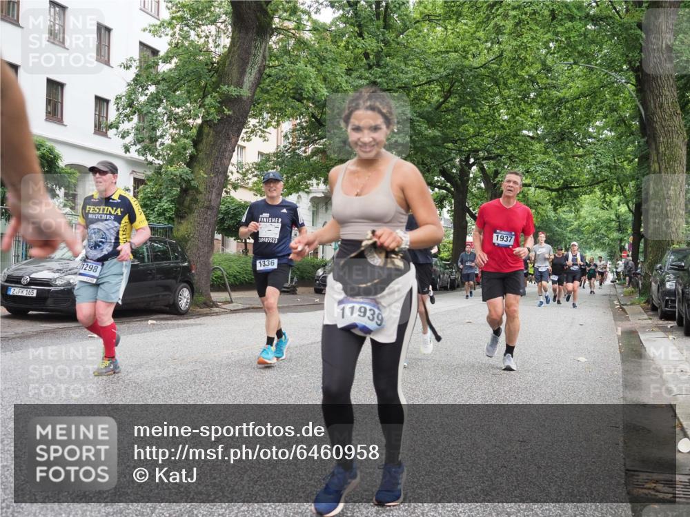 30.06.2024 - hella hamburg halbmarathon KatJ http://msf.ph/oto/6460958 30.06.2024 10:43:33 Laufen KM 15 510, 1298, 1336, 1888, 1937, 2579, 2701, 2833, 2954, 3060, 3651, 3786, 3839, 3840, 3959, 4057, 4359, 6573, 6614, 6711, 6996, 7280, 7297, 8114, 8234, 8941, 8943, 9304, 10171, 10251, 10445, 10988, 11407, 11661, 11939, 11985, 13438 meine-sportfotos.de