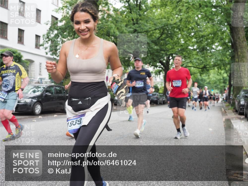 30.06.2024 - hella hamburg halbmarathon KatJ http://msf.ph/oto/6461024 30.06.2024 10:43:34 Laufen KM 15 510, 1298, 1336, 1888, 1937, 2579, 2701, 2833, 2954, 3060, 3651, 3786, 3839, 3840, 4057, 4359, 6614, 6711, 6996, 7280, 7297, 8114, 8234, 8941, 8943, 9304, 10171, 10251, 10988, 11407, 11939, 11985, 13438 meine-sportfotos.de