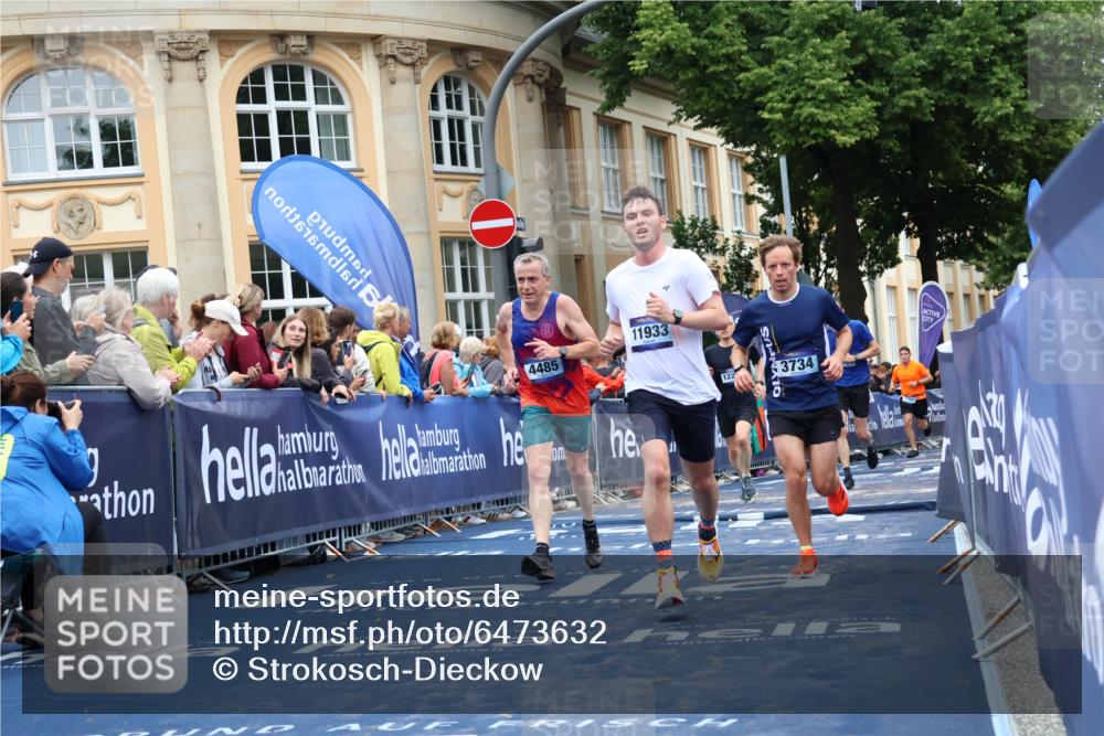 30.06.2024 - hella hamburg halbmarathon Strokosch-Dieckow http://msf.ph/oto/6473632 30.06.2024 10:44:00 Ziel 519, 711, 731, 862, 1015, 1104, 1475, 2713, 3029, 3171, 3734, 3977, 4006, 4469, 4485, 5279, 5887, 7200, 7641, 7734, 7794, 8270, 8564, 9453, 9585, 9932, 10396, 10613, 10880, 10881, 10995, 11722, 11933, 12200, 13118, 13441 meine-sportfotos.de