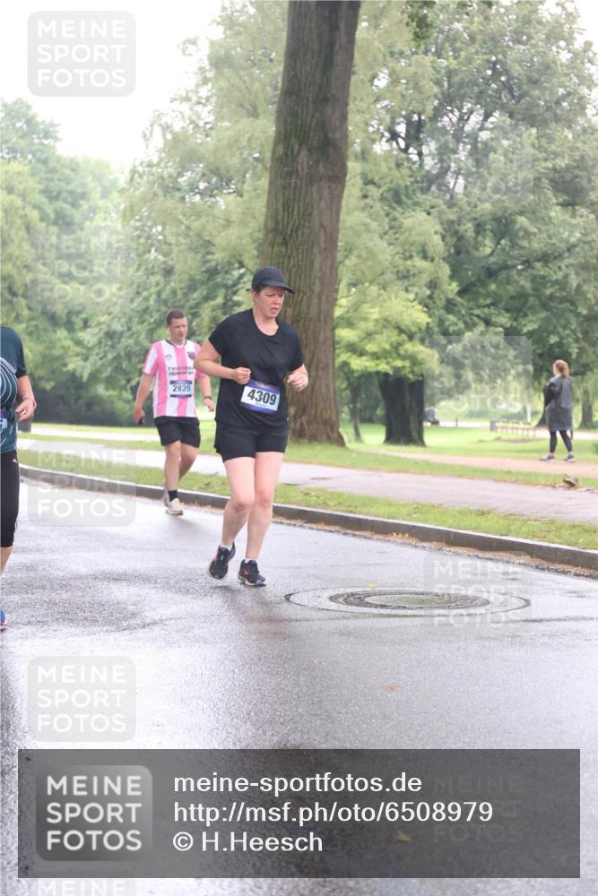30.06.2024 - hella hamburg halbmarathon H.Heesch http://msf.ph/oto/6508979 30.06.2024 12:23:51 Zwischen KM18-KM19 934, 2820, 2924, 2925, 4309, 5755, 6567, 6947, 8292, 11886, 12179, 13098 meine-sportfotos.de
