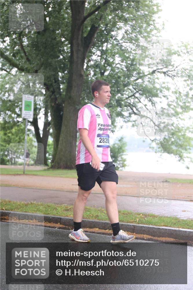 30.06.2024 - hella hamburg halbmarathon H.Heesch http://msf.ph/oto/6510275 30.06.2024 12:23:57 Zwischen KM18-KM19 934, 2820, 4309, 6567, 7557, 8292, 9427, 12179 meine-sportfotos.de