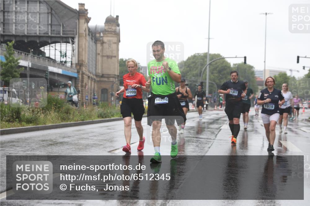 30.06.2024 - hella hamburg halbmarathon Fuchs,  Jonas http://msf.ph/oto/6512345 30.06.2024 12:23:02 20KM 641, 1760, 2640, 6533, 6924, 9603, 10999 meine-sportfotos.de