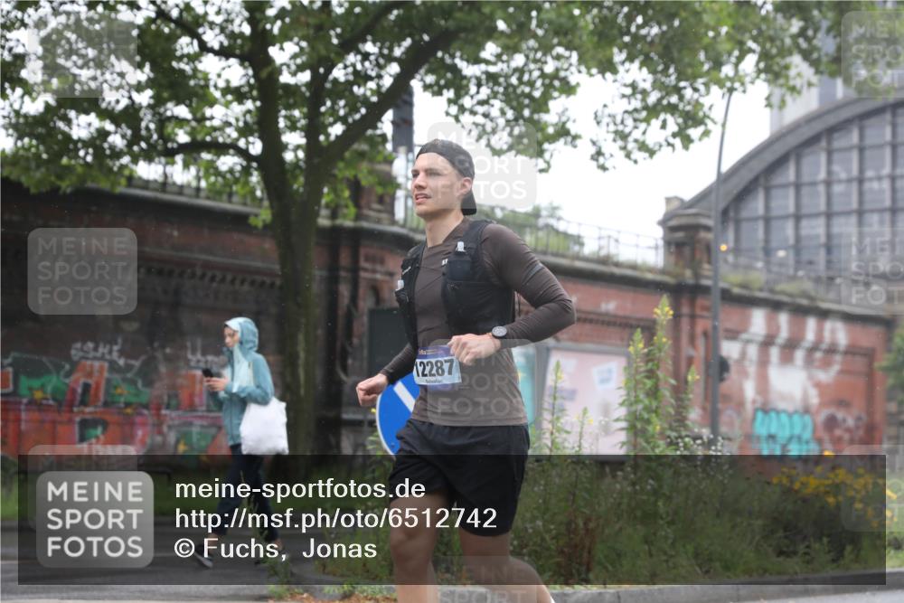 30.06.2024 - hella hamburg halbmarathon Fuchs,  Jonas http://msf.ph/oto/6512742 30.06.2024 12:23:12 20KM 1760, 1919, 2452, 4472, 6533, 9902, 10286, 10999, 11453 meine-sportfotos.de