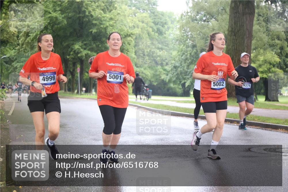 30.06.2024 - hella hamburg halbmarathon H.Heesch http://msf.ph/oto/6516768 30.06.2024 12:25:07 Zwischen KM18-KM19 1965, 2504, 4067, 4999, 5001, 5002, 9374, 11341 meine-sportfotos.de