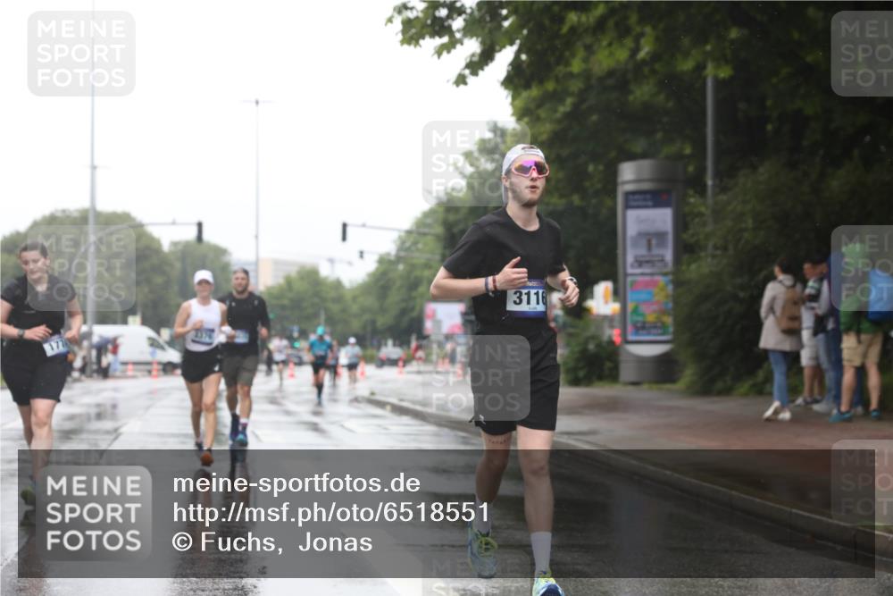 30.06.2024 - hella hamburg halbmarathon Fuchs,  Jonas http://msf.ph/oto/6518551 30.06.2024 12:26:21 20KM 1810, 3061, 3116, 3376, 4315, 5300, 5498, 5500, 9479, 10781, 12095 meine-sportfotos.de