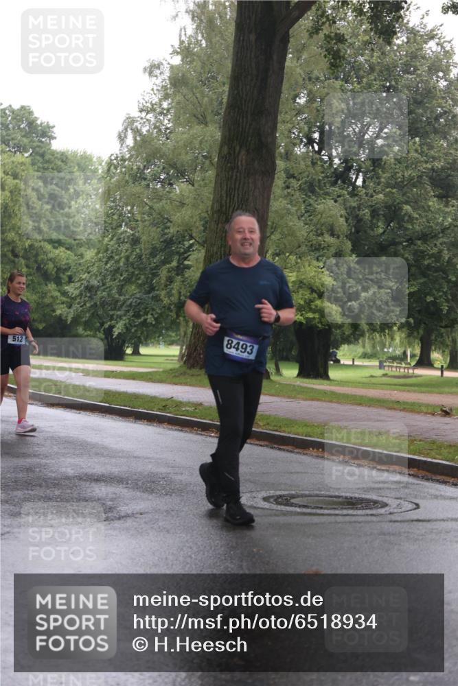 30.06.2024 - hella hamburg halbmarathon H.Heesch http://msf.ph/oto/6518934 30.06.2024 12:25:38 Zwischen KM18-KM19 512, 4724, 5063, 8493, 11123, 11188 meine-sportfotos.de