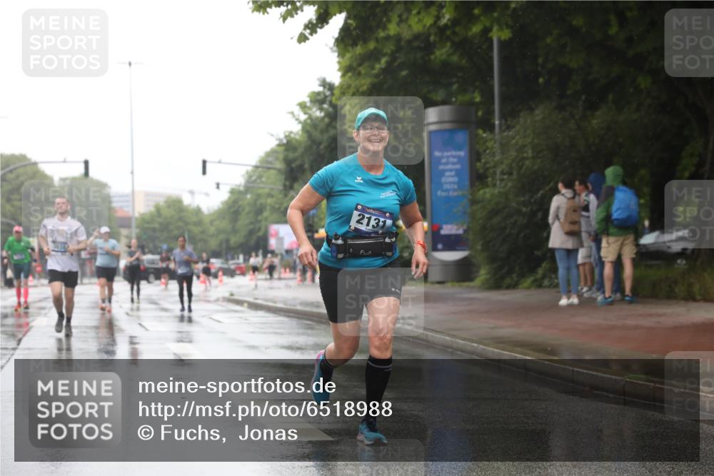 30.06.2024 - hella hamburg halbmarathon Fuchs,  Jonas http://msf.ph/oto/6518988 30.06.2024 12:26:34 20KM 1374, 1774, 1810, 2678, 3061, 3091, 3116, 3376, 3638, 4315, 4332, 4709, 5300, 9479, 10781 meine-sportfotos.de