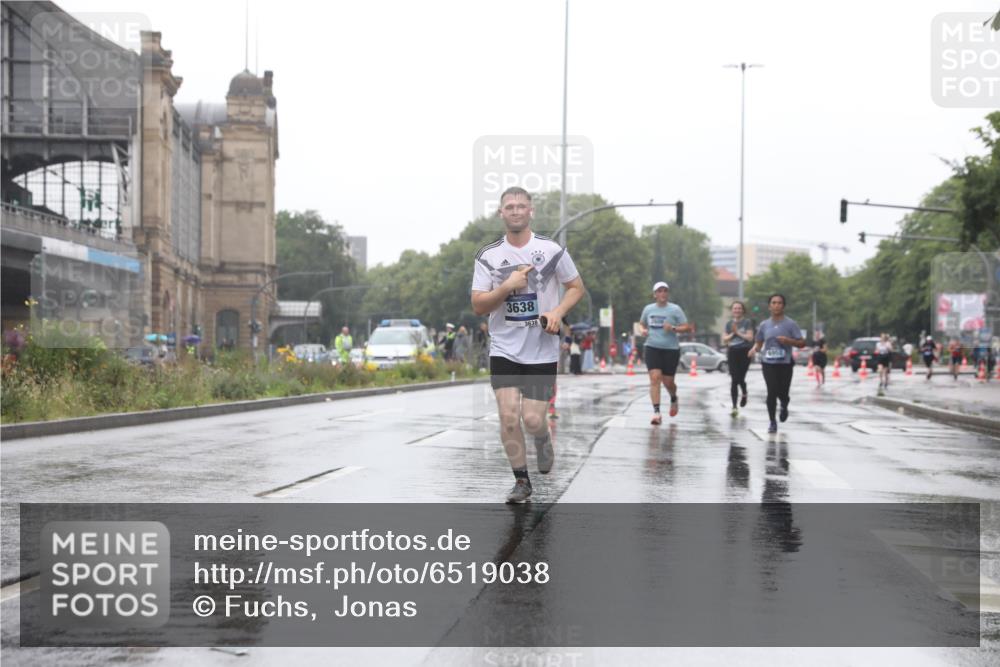 30.06.2024 - hella hamburg halbmarathon Fuchs,  Jonas http://msf.ph/oto/6519038 30.06.2024 12:26:36 20KM 1374, 1774, 1810, 2131, 2678, 3061, 3091, 3116, 3376, 3638, 4315, 4332, 4709, 5300, 9479, 10781 meine-sportfotos.de