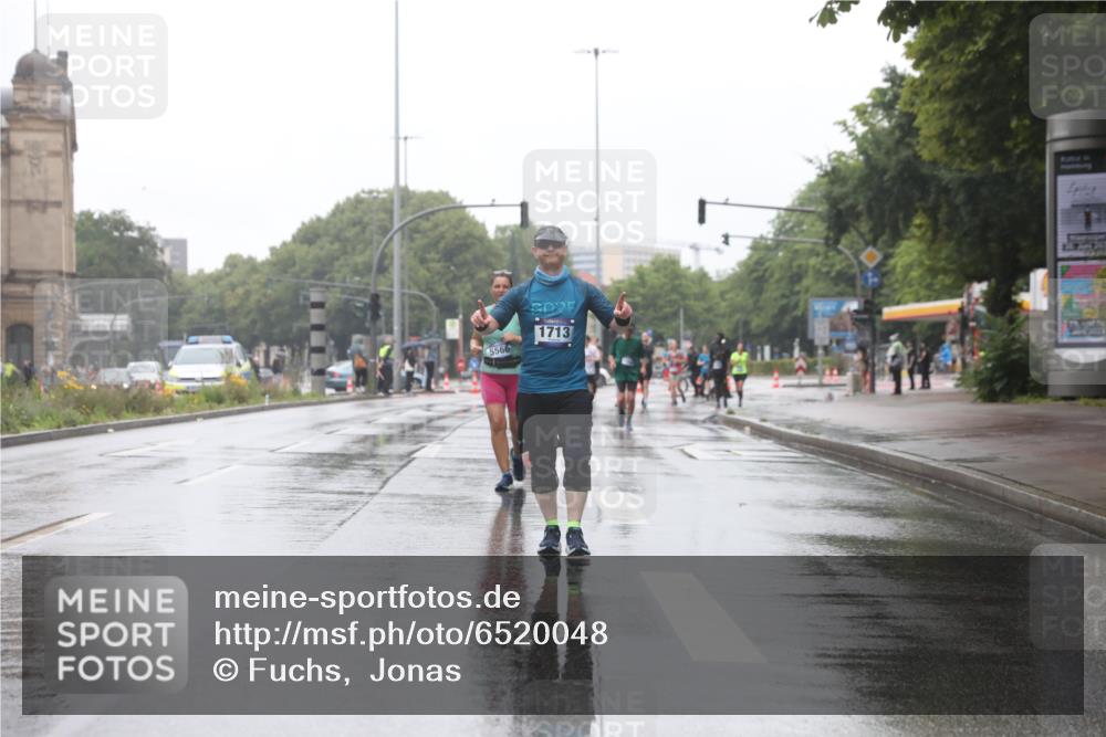 30.06.2024 - hella hamburg halbmarathon Fuchs,  Jonas http://msf.ph/oto/6520048 30.06.2024 12:27:13 20KM 1989, 2899, 4046, 5397, 5399, 10051, 11665 meine-sportfotos.de