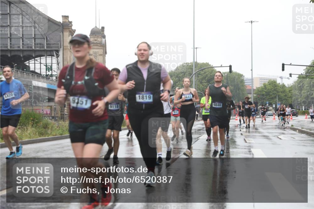 30.06.2024 - hella hamburg halbmarathon Fuchs,  Jonas http://msf.ph/oto/6520387 30.06.2024 12:27:30 20KM 1713, 4046, 5399, 5566, 9351, 10051, 11547, 11665 meine-sportfotos.de