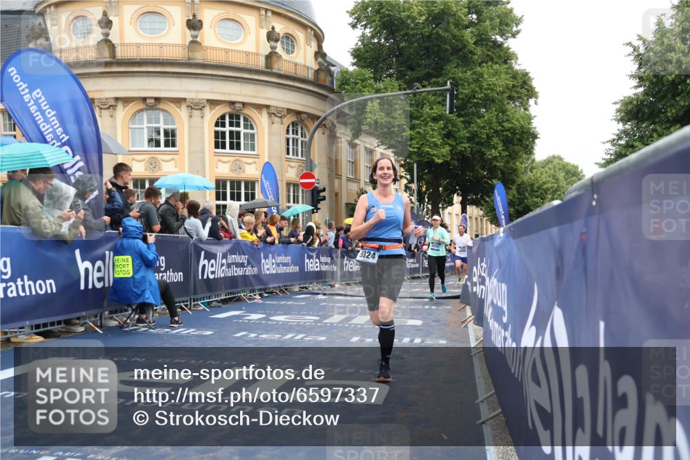 30.06.2024 - hella hamburg halbmarathon Strokosch-Dieckow http://msf.ph/oto/6597337 30.06.2024 12:23:11 Ziel 720, 766, 3310, 3421, 4087, 4088, 4155, 4156, 4945, 8471, 9324, 11779, 11866 meine-sportfotos.de