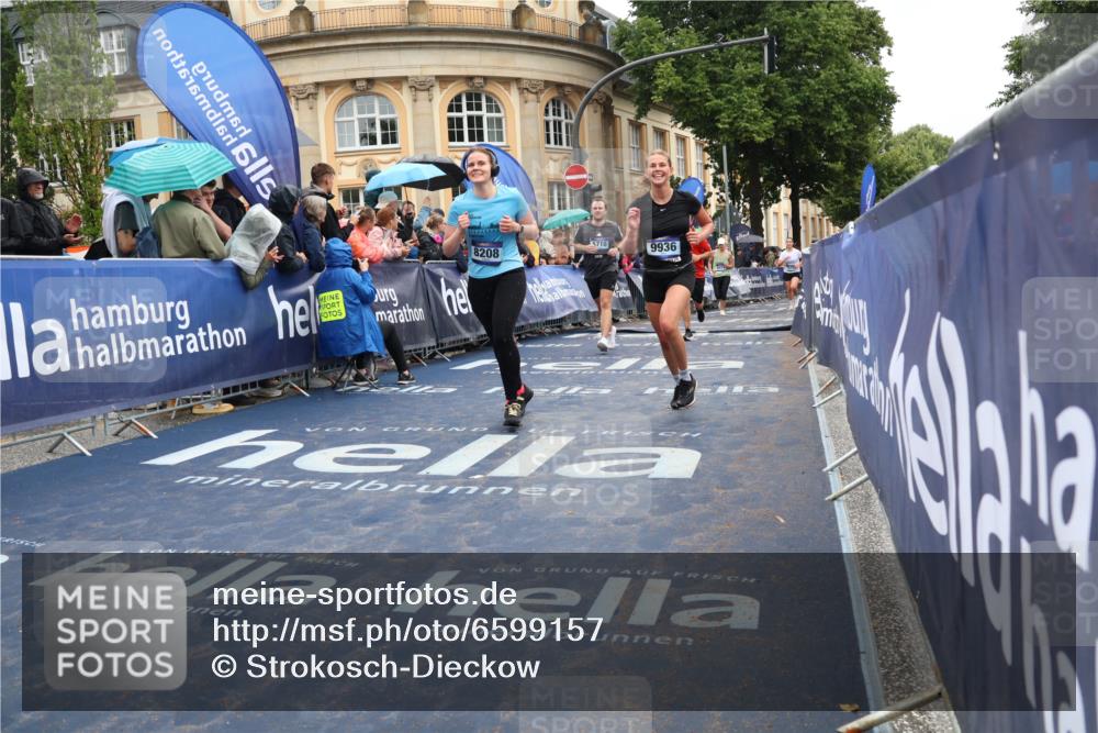 30.06.2024 - hella hamburg halbmarathon Strokosch-Dieckow http://msf.ph/oto/6599157 30.06.2024 12:25:17 Ziel 667, 2860, 3672, 3934, 5710, 7353, 7653, 8014, 8208, 9337, 9361, 9936, 10077, 10594, 11193, 11624, 12146, 12147 meine-sportfotos.de