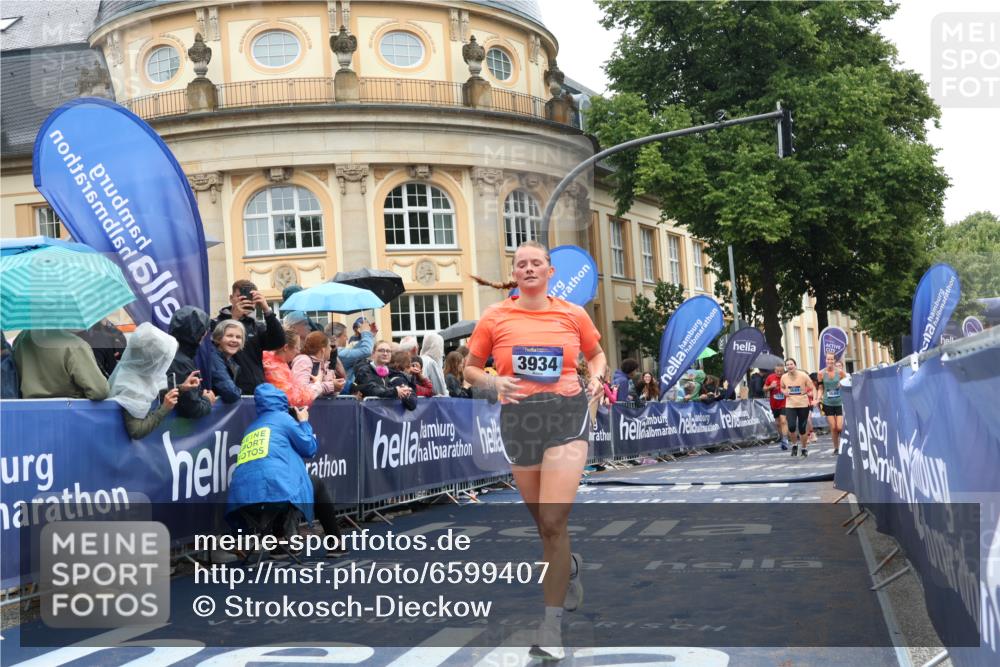 30.06.2024 - hella hamburg halbmarathon Strokosch-Dieckow http://msf.ph/oto/6599407 30.06.2024 12:25:32 Ziel 1939, 2706, 2860, 3343, 3345, 3672, 3688, 3689, 3806, 3934, 4582, 4641, 4642, 6587, 7353, 7397, 7443, 7757, 8062, 9337, 10077, 11193, 11624, 11728, 11733, 12146, 12147, 12285 meine-sportfotos.de