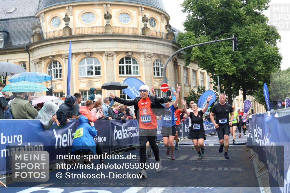 30.06.2024 - hella hamburg halbmarathon Strokosch-Dieckow http://msf.ph/oto/6599590 30.06.2024 12:25:51 Ziel 601, 705, 706, 1118, 1939, 2553, 2913, 4169, 4801, 5670, 6026, 6492, 7117, 7443, 7799, 8056, 8286, 9623, 12131 meine-sportfotos.de