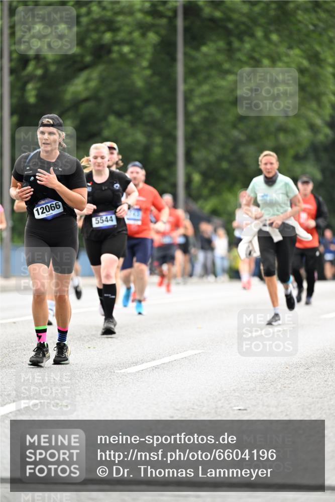 30.06.2024 - hella hamburg halbmarathon Dr. Thomas Lammeyer http://msf.ph/oto/6604196 30.06.2024 10:43:31 Kennedybrücke 635, 1484, 1614, 1738, 1827, 2920, 3136, 3623, 3743, 3855, 3955, 4751, 4753, 4897, 5544, 5770, 5896, 5926, 6261, 6334, 6455, 6577, 6578, 6731, 6732, 6802, 7079, 7266, 7594, 7600, 7687, 7688, 7870, 7972, 8235, 8331, 8866, 9489, 10063, 11625, 12066, 13209, 13345, 13358 meine-sportfotos.de