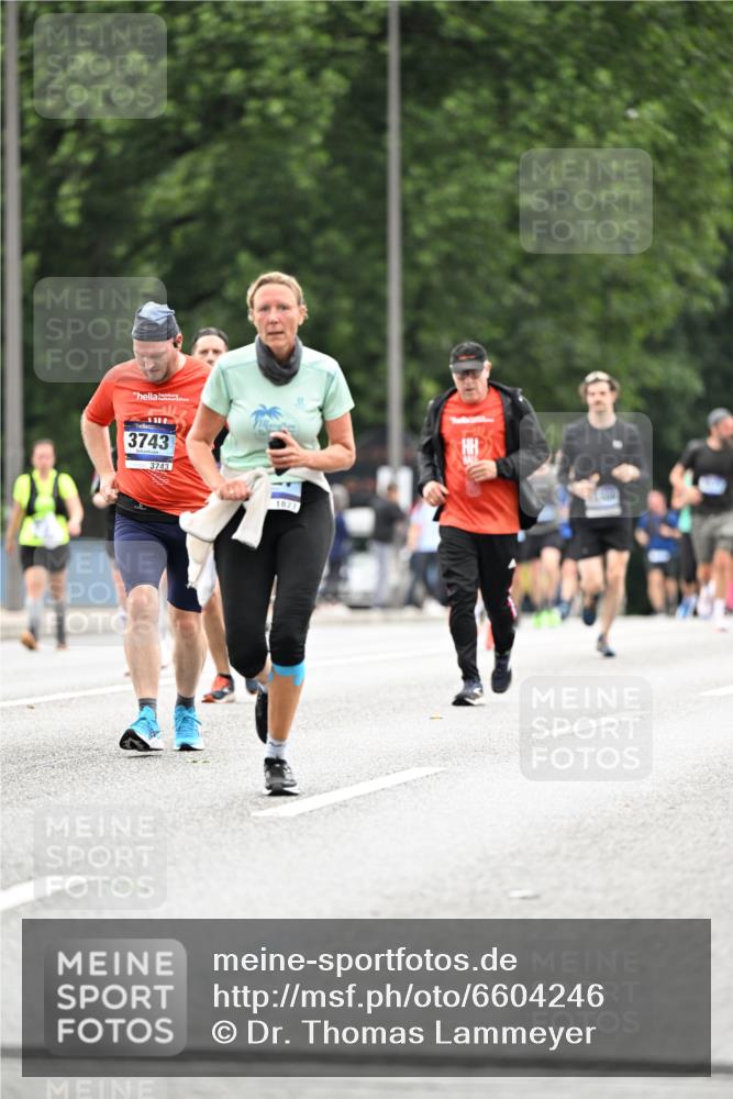 30.06.2024 - hella hamburg halbmarathon Dr. Thomas Lammeyer http://msf.ph/oto/6604246 30.06.2024 10:43:34 Kennedybrücke 635, 1484, 1614, 1827, 2920, 3136, 3623, 3743, 3855, 3943, 3944, 3955, 4513, 4751, 4753, 4897, 5544, 5896, 5926, 5990, 5991, 6261, 6334, 6455, 6577, 6578, 6731, 6732, 6802, 7079, 7260, 7266, 7687, 7688, 7870, 7972, 8235, 8281, 8866, 10063, 11625, 12066, 13209, 13345, 13358 meine-sportfotos.de