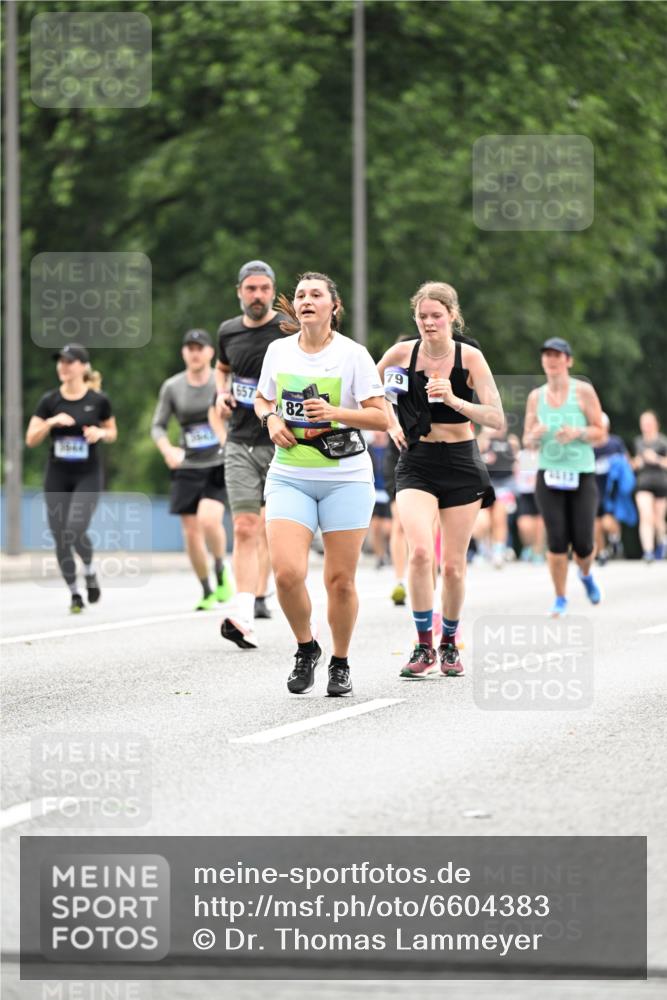 30.06.2024 - hella hamburg halbmarathon Dr. Thomas Lammeyer http://msf.ph/oto/6604383 30.06.2024 10:43:43 Kennedybrücke 1484, 1707, 1827, 1832, 2920, 3136, 3743, 3927, 3943, 3944, 4298, 4513, 4751, 4753, 5544, 5990, 5991, 6278, 6334, 6455, 6577, 6578, 6732, 6802, 7079, 7239, 7246, 7260, 7972, 8235, 8281, 8866, 9128, 9241, 10063, 10456, 11625, 13209, 13345, 13358 meine-sportfotos.de