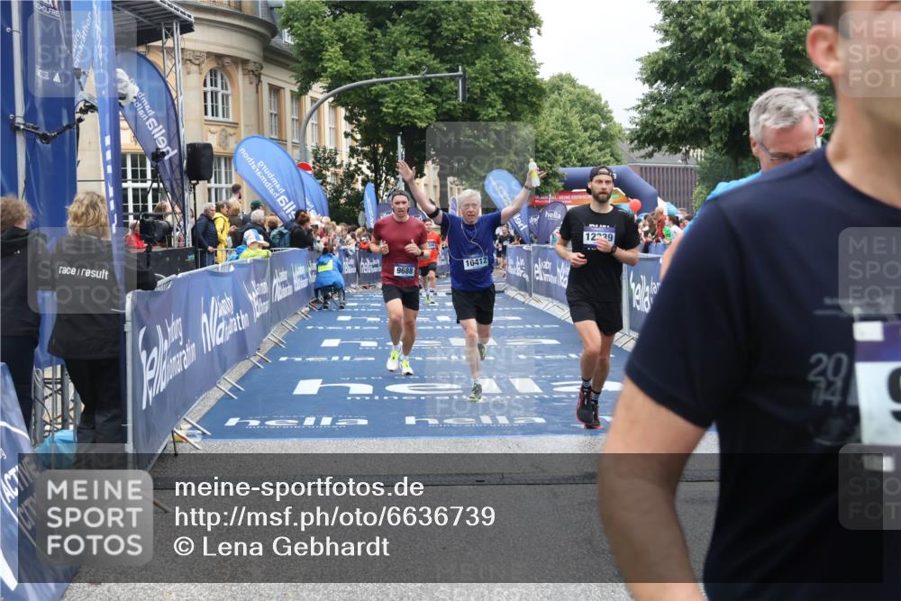 30.06.2024 - hella hamburg halbmarathon Lena Gebhardt http://msf.ph/oto/6636739 30.06.2024 10:43:30 Ziel 4976, 6922, 7531, 9108, 9596, 9688, 9910, 10412, 11610, 12339 meine-sportfotos.de