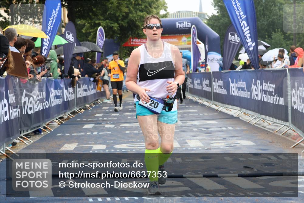 30.06.2024 - hella hamburg halbmarathon Strokosch-Dieckow http://msf.ph/oto/6637353 30.06.2024 12:23:13 Ziel 720, 766, 2558, 3310, 3421, 4087, 4088, 4155, 4156, 4945, 8471, 9324, 11779, 11866, 720, 766, 2558, 3310, 3421, 4087, 4088, 4155, 4156, 4945, 8471, 9324, 11779, 11866 meine-sportfotos.de