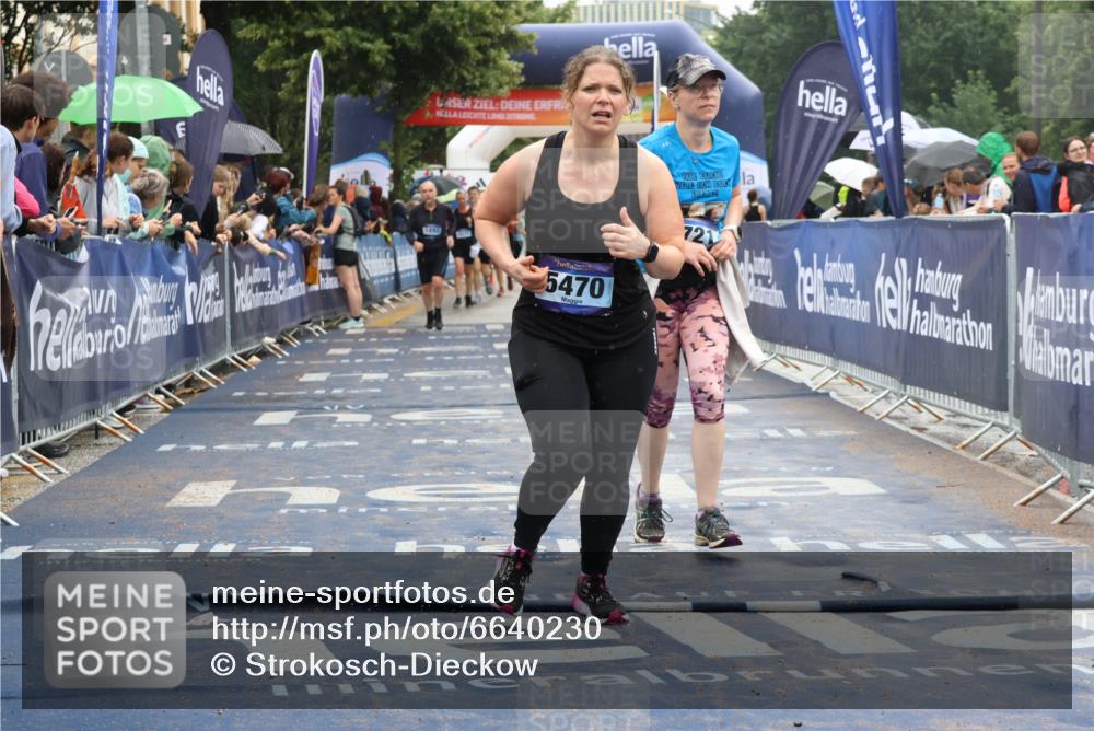 30.06.2024 - hella hamburg halbmarathon Strokosch-Dieckow http://msf.ph/oto/6640230 30.06.2024 12:24:52 Ziel 1157, 1892, 1903, 2938, 2939, 3721, 3788, 3790, 5470, 6036, 6037, 1157, 1892, 1903, 2938, 2939, 3721, 3788, 3790, 5470, 6036, 6037 meine-sportfotos.de