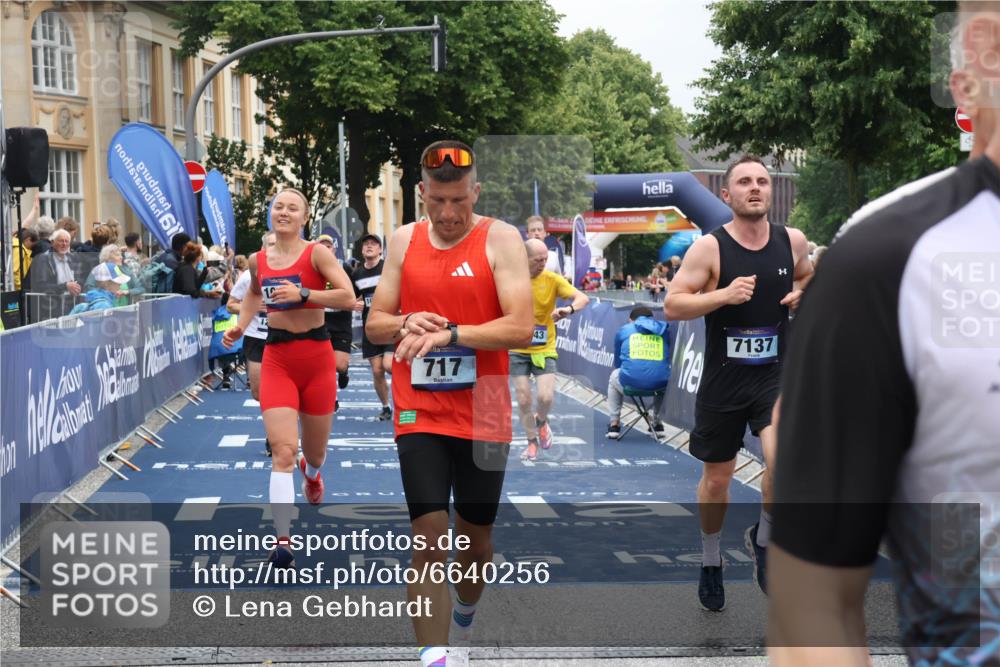 30.06.2024 - hella hamburg halbmarathon Lena Gebhardt http://msf.ph/oto/6640256 30.06.2024 10:40:10 Ziel 717, 1421, 1602, 3461, 4295, 4580, 7137, 7402, 7537, 7593, 8087, 8933, 9743, 10131, 10216, 10693, 10973, 12203, 12213 meine-sportfotos.de